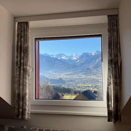 Loewen Guest house 3*