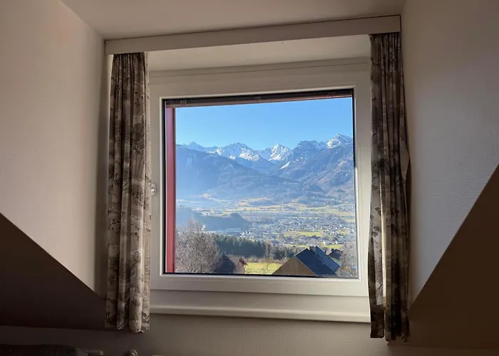 Loewen Guest house 3*